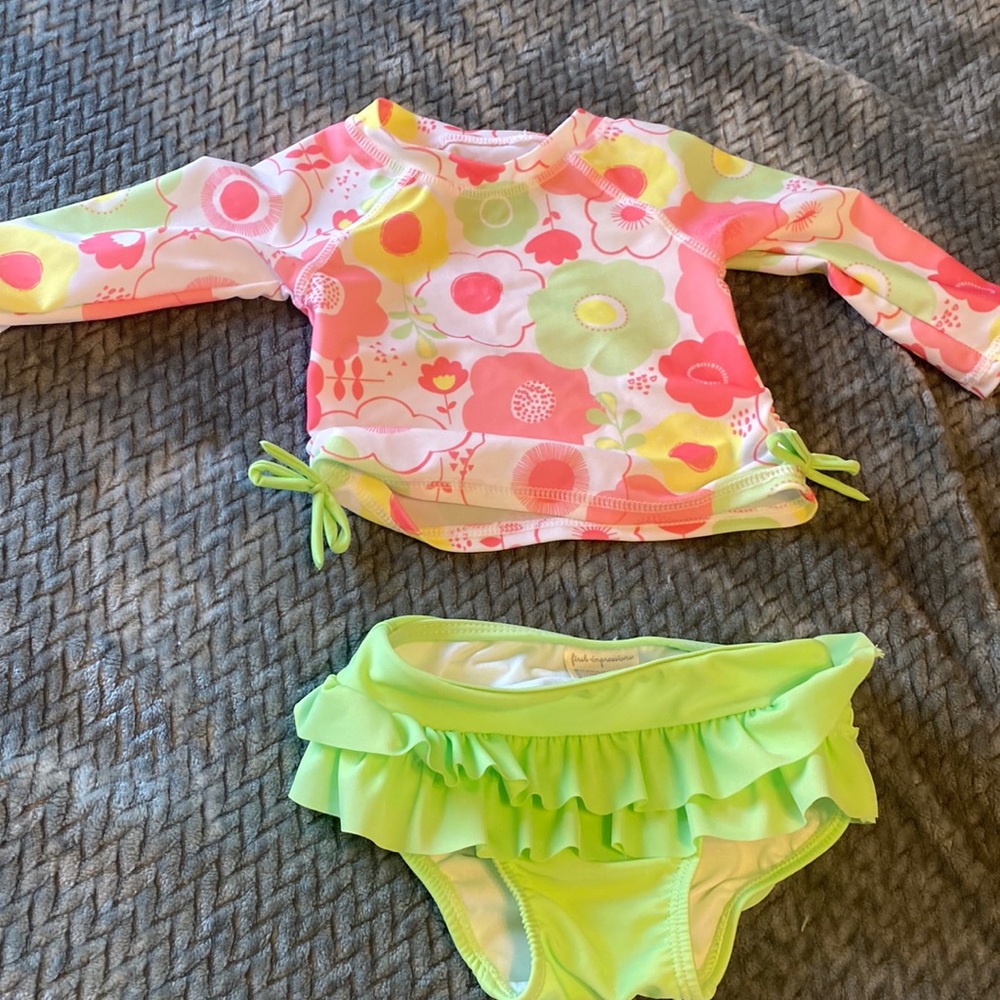 Floral 2 piece rash guard first impressions 3-6 months